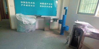 學(xué)校操場(chǎng)選擇安裝什么樣的戶外飲水臺(tái)
